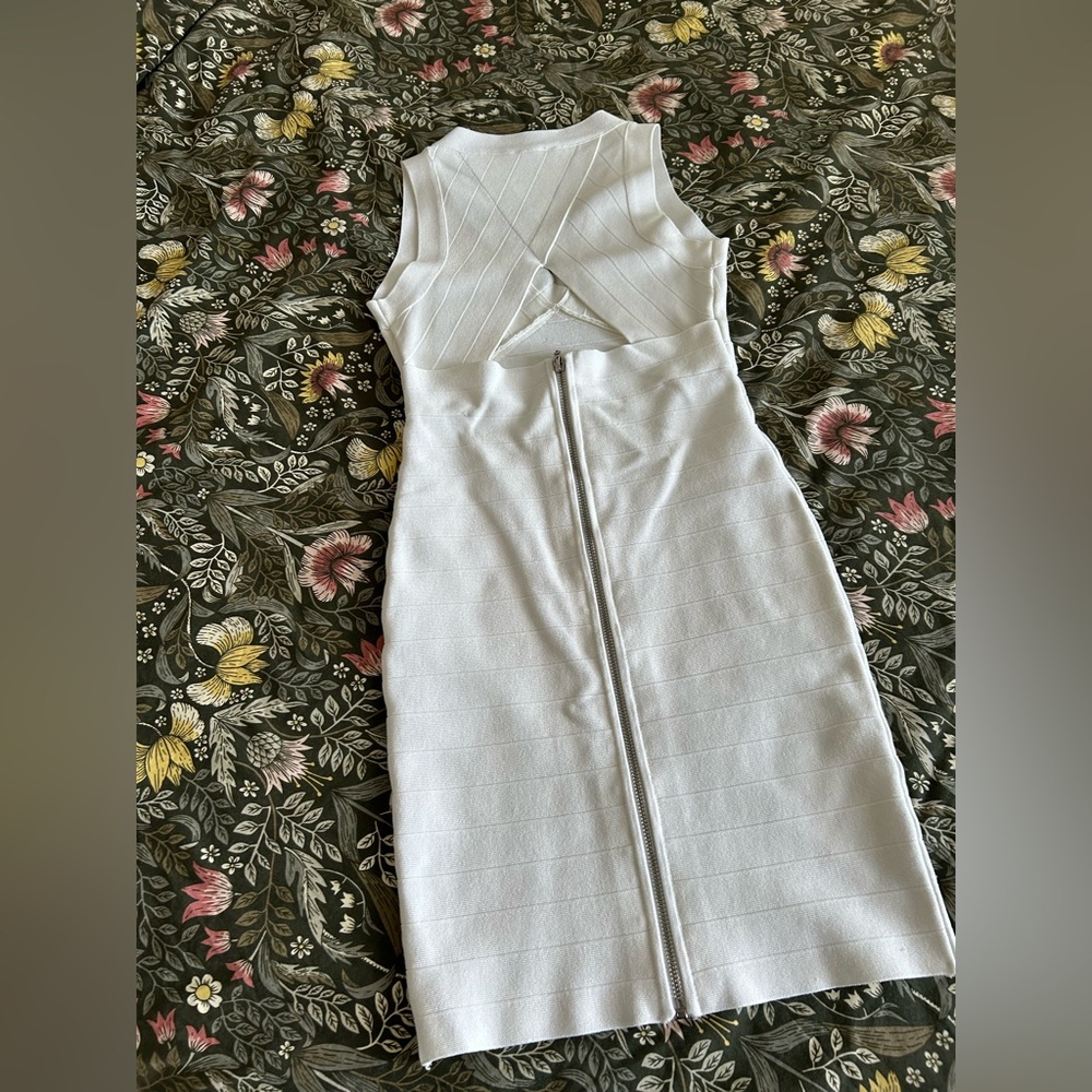 Guess Elegant White Sleeveless Bandage Dress - Picture 5 of 5